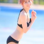 【写真特集】梶谷唯、夕日をバックに黒ビキニ姿で透明肌披露！＜近代麻雀水着祭2022＞