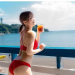 元RQ・阿久津真央、ヘルシー美ボディにうっとりな夏満喫の赤水着ショット公開