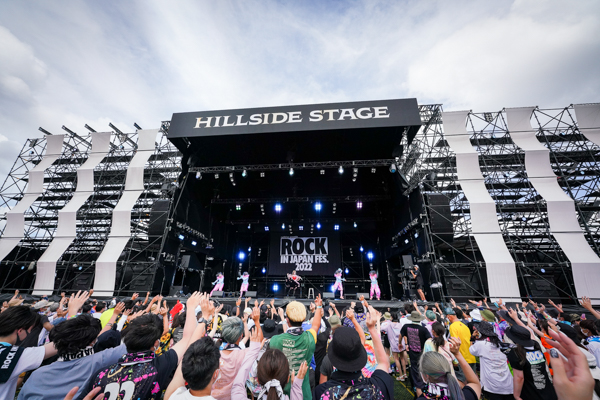 【ライブレポート】きゃりーぱみゅぱみゅが重低音ゴリゴリのロックなステージを披露＜ROCK IN JAPAN FESTIVAL 2022＞