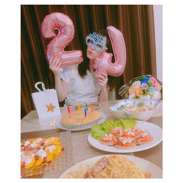 福原遥、『私っぽい』写真で24歳誕生日を報告！ファンへの感謝も