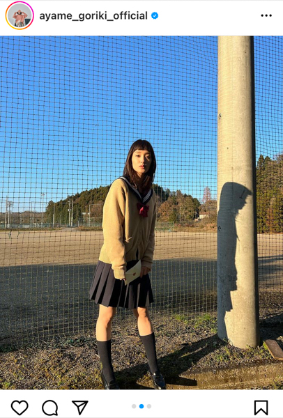 剛力彩芽、30歳直前のセーラー服ショットを公開「初々しいね」「まだまだ制服似合います」の声