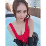 花咲れあ「一緒に遊びませんか？？」、赤ビキニから美谷間見せつけ誘惑！