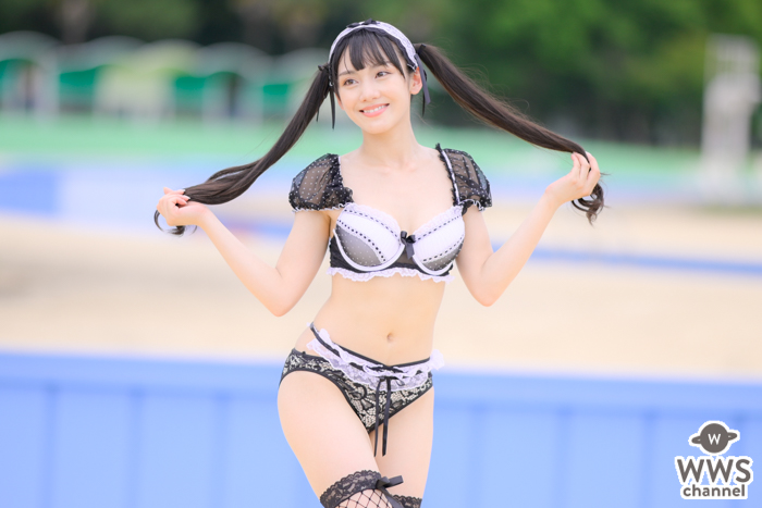 【写真特集】長谷川晴奈（劇団4ドル50セント）、メイド風ビキニで魅せるセクシーな脚線美に注目！＜近代麻雀水着祭2022＞