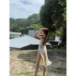 工藤美桜、シースルードレスから美脚のぞかせた女神ショットにファン歓喜