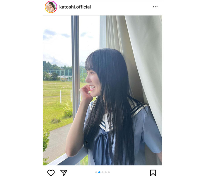 日向坂46・加藤史帆、「ひなこい」制服姿でシャボン玉を楽しむ