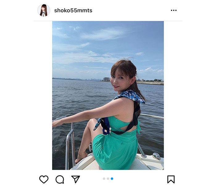 中川翔子、胸元＆美脚見せの水着姿でクルージング！