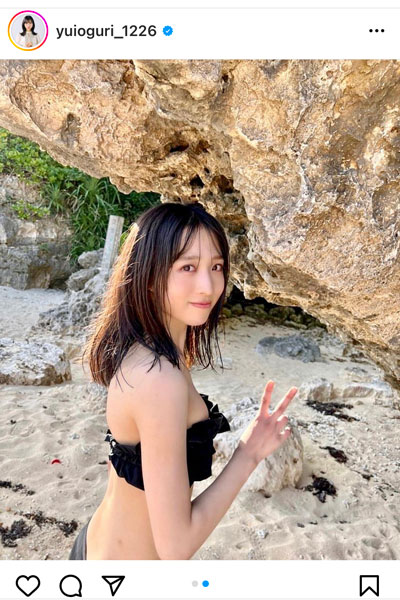 AKB48・小栗有以、チューブトップビキニで振り向く天使の微笑みをお届け！