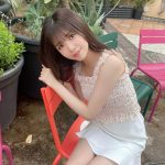NMB48・貞野遥香、ベンチに座って生脚披露！「スタイル良すぎ」「この全身コーデは反則」