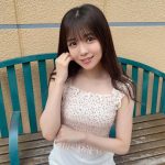 NMB48・貞野遥香、ベンチに座って生脚披露！「スタイル良すぎ」「この全身コーデは反則」