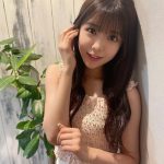 NMB48・貞野遥香、ベンチに座って生脚披露！「スタイル良すぎ」「この全身コーデは反則」