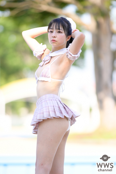 【写真 5枚】茜紬うた（スリジエ）、制服風ビキニでスカート、ひらり！＜近代麻雀水着祭2022＞