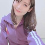 上坂すみれ、楽屋で愛用の芋ジャージから生脚披露！