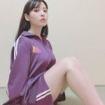 上坂すみれ、楽屋で愛用の芋ジャージから生脚披露！