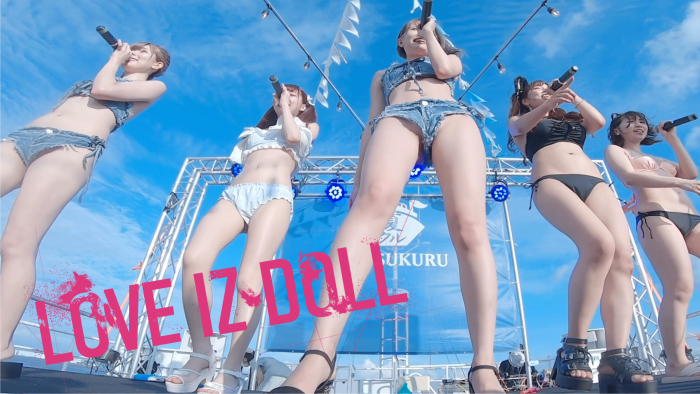 美脚アイドル・LOVE IZ DOLL、超攻めの水着ローアングル映像で脚線美見せつけ！