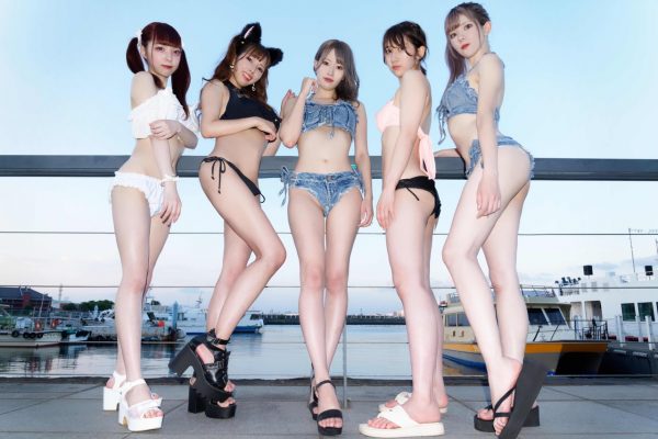 美脚アイドル・LOVE IZ DOLL、超攻めの水着ローアングル映像で脚線美見せつけ！