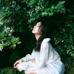 櫻坂46・小林由依、2nd写真集からしっとりと雨に濡れた髪に黄金比の横顔が際立つ美少女カットが公開