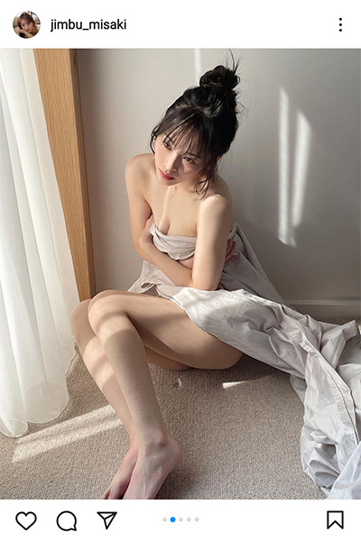 神部美咲、色っぽい下着姿で写真集のセクシーオフショットを公開！