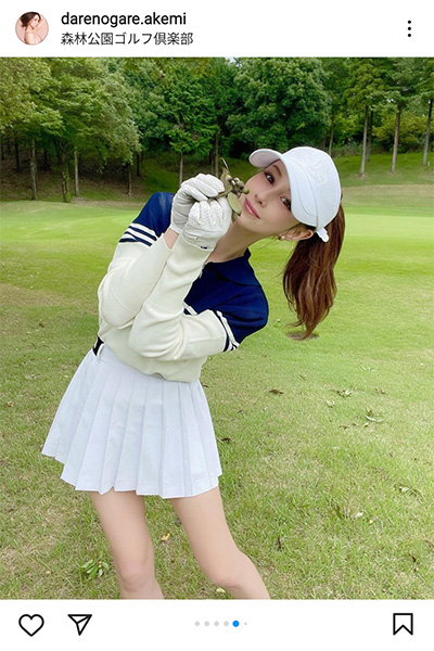 ダレノガレ明美、美脚を大胆披露したミニスカゴルフウェアを公開！