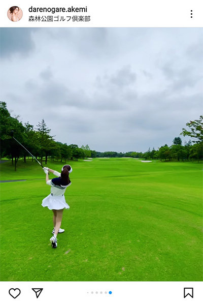ダレノガレ明美、美脚を大胆披露したミニスカゴルフウェアを公開！
