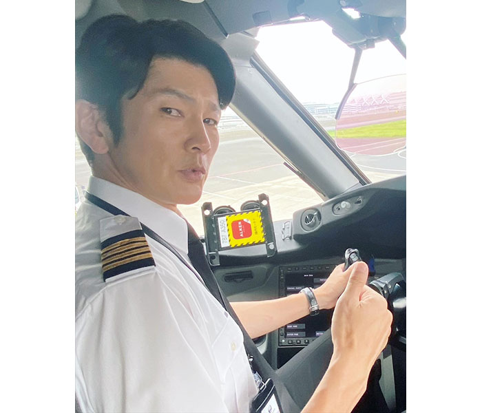 ドラマ『NICE FLIGHT!』丸山智己、機長･村井がコックピットから呼びかけ村井キャプテンが操縦する飛行機に乗りたいｗ」