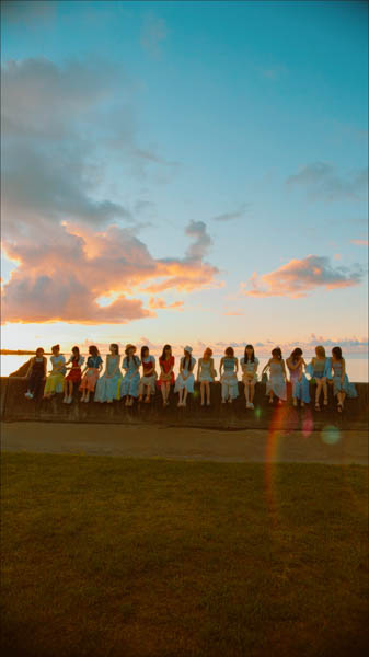AKB48、SNS特化の『久しぶりのリップグロス』縦型MVが公開