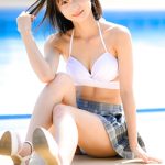 【写真特集】琴吹ゆず（RiNCENT.）、白ビキニ×制服スカートのフェチな着こなしを披露＜近代麻雀水着祭2022＞