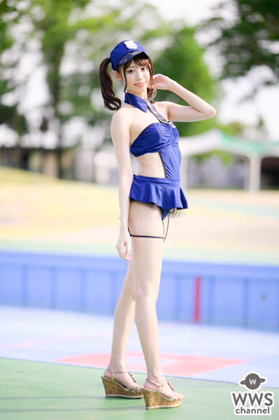 【写真特集】山岸奈津美（虹色の飛行少女）、肌見せポリス衣装で圧巻の脚線美見せつけ！＜近代麻雀水着祭2022＞