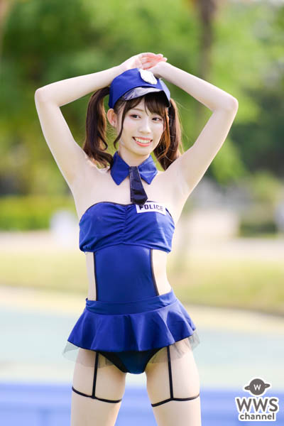 【写真特集】山岸奈津美（虹色の飛行少女）、肌見せポリス衣装で圧巻の脚線美見せつけ！＜近代麻雀水着祭2022＞