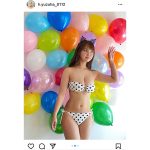 NMB48・本郷柚巴が隅野和奏をバックハグ！猫耳ビキニのオフショット公開