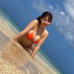 NMB48・本郷柚巴、サイリウムカラーの水着オフショ公開「絶対見てほしい〜！」