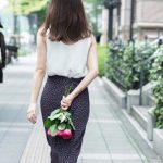 板野友美、肩出しノースリーブのコーデで美しいポートレートを届ける