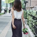 板野友美、肩出しノースリーブのコーデで美しいポートレートを届ける