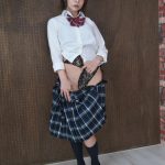 紅羽祐美、朝から刺激が強い制服M字で「目を覚ませ！！」