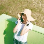 櫻坂46・小林由依、ブラウスから下着が透けたドキドキの書店別裏表紙カット公開