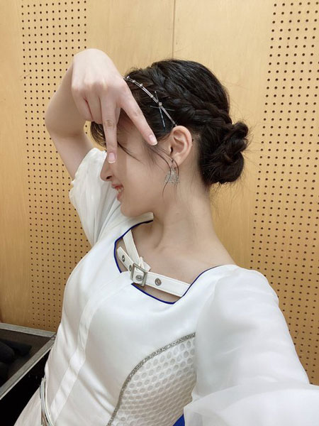 NMB48・川上千尋、首筋のぞかせた横顔ショットに「綺麗すぎる」「好きだ虫」の声