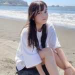 Peel the Apple・黒嵜菜々子、ビーチで魅せる美脚とお茶目な「プク顔」が可愛すぎる！