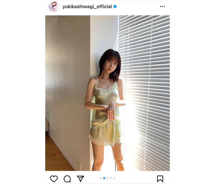 AKB48・柏木由紀、黄色のキャミソール姿でヘルシーな色っぽボディ披露