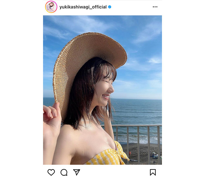 AKB48・柏木由紀、まぶしい太陽にくしゃカワな笑顔を見せる！