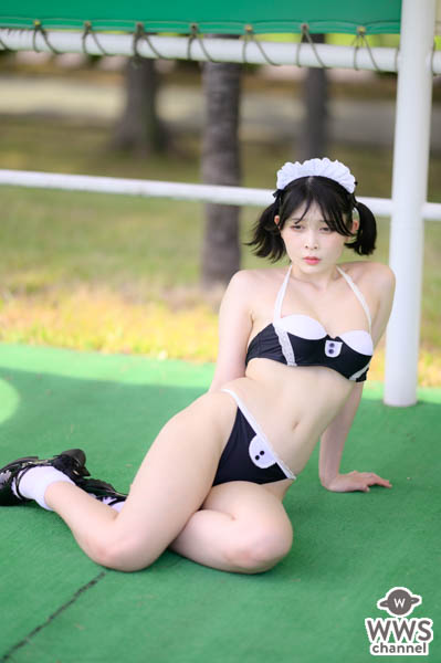 【写真特集】コスプレイヤー・水那しおね、メイド水着を着た開脚セクシーポーズで悩殺＜近代麻雀水着祭2022＞