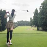 森咲智美、ミニのゴルフウェアから絶対領域チラ見せ！「ナイスショット」
