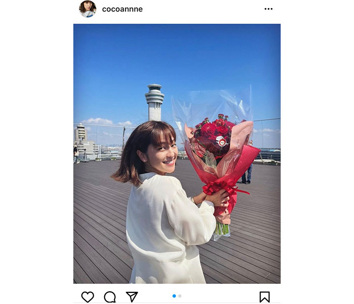 中村アン、管制塔バックに「NICE FLIGHT!」クランクアップを報告