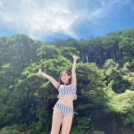 中崎絵梨奈、大自然でヘルシー透明ボディを解放！