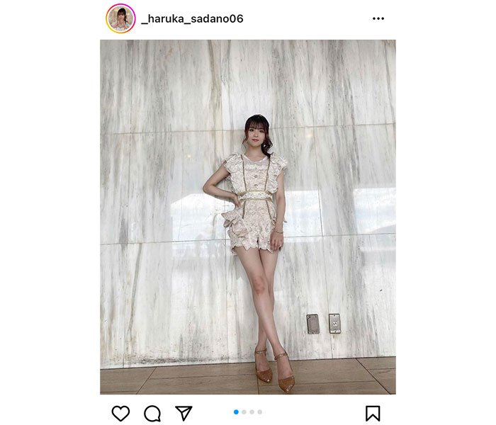 NMB48・貞野遥香、脚線美で魅了する『好きだ虫』衣装オフショット公開
