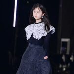 乃木坂46・齋藤飛鳥、「マイナビ TGC 2022 A/W」に黒のロングスカートをふわりとさせ颯爽と登場！＜第35回 マイナビ 東京ガールズコレクション 2022 AUTUMN/WINTER＞