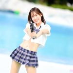 【写真特集】鈴本りん（HOT DOG CAT）、超ミニの制服コスチュームでおへそ＆くびれライン見せつけ！＜近代麻雀水着祭2022＞