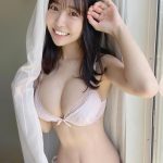 #2i2・天羽希純、パンツの紐が気になるグラビアショットで「ほどいてみるーー？」