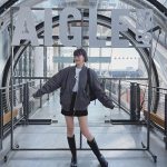 emma、ストリートカジュアルなミニスカでスラリとした美脚を披露！