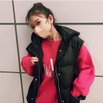 吉田朱里、超ミニスカで長い美脚と絶対領域ショット公開！
