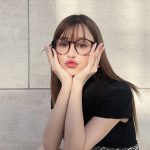 ダレノガレ明美、絶対領域が眩しいミニスカルックで美脚を披露！