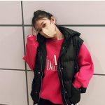 吉田朱里、超ミニスカで長い美脚と絶対領域ショット公開！